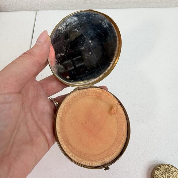 Vintage Elegant Gold Compact Mirror Pressed Powder Mini Pill Box Metal Embossed - Picture 6 of 14